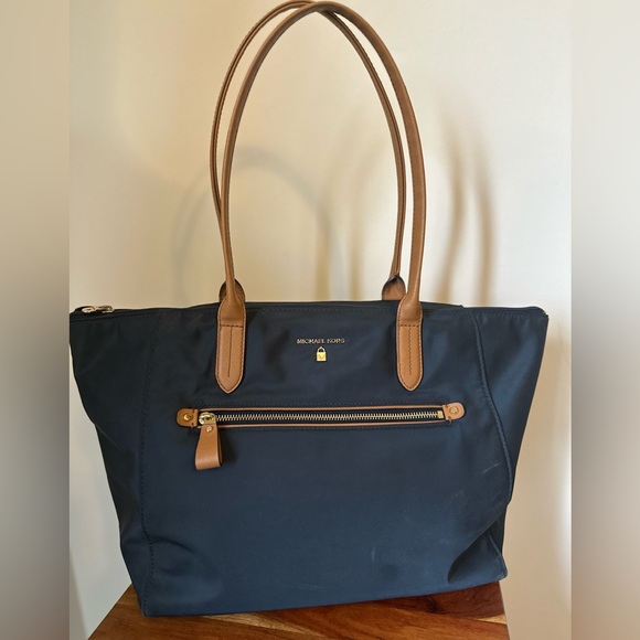 Michael Kors Kelsey Large Nylon Tote - Picture 1 of 7